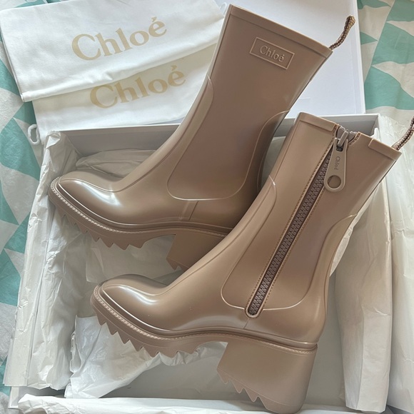 Shoes - Chloe betty boots